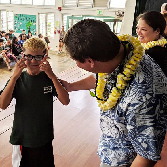 Student at WEIS receives new glasses