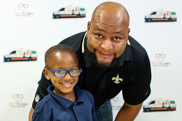 New Orleans Saints legend Deuce McAllister was on hand to give glasses to children at Vision To Learn’s Jackson kickoff event at Timberlawn Elementary School, May 2017. He spoke to the kids, saying, “You’re faced with a lot of challenges already. This is probably one of the missing pieces.